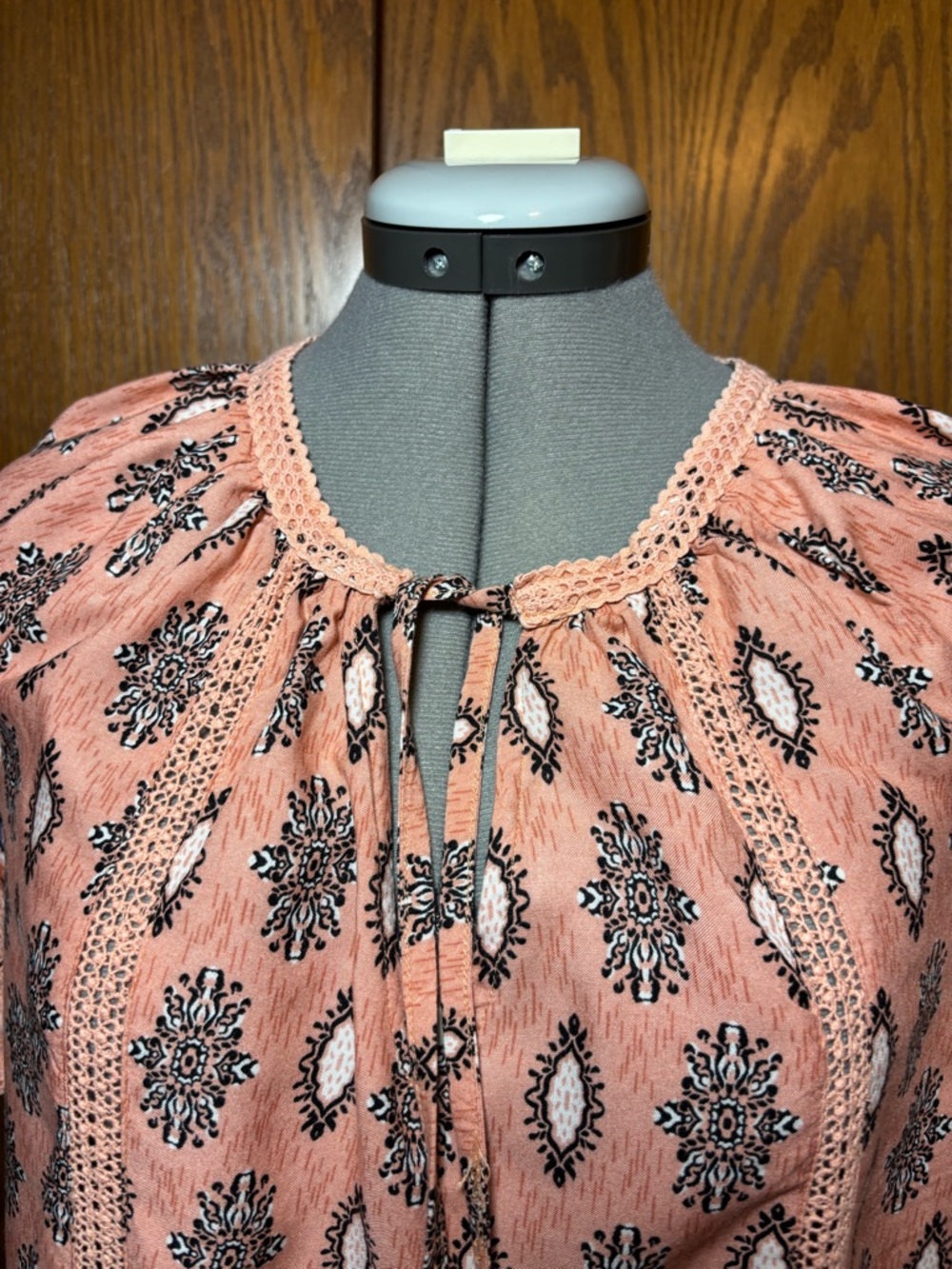 Women’s American Rag Boho Peach Tassel Tie Crochet-Trim Peasant Blouse - M - Picture 2 of 8